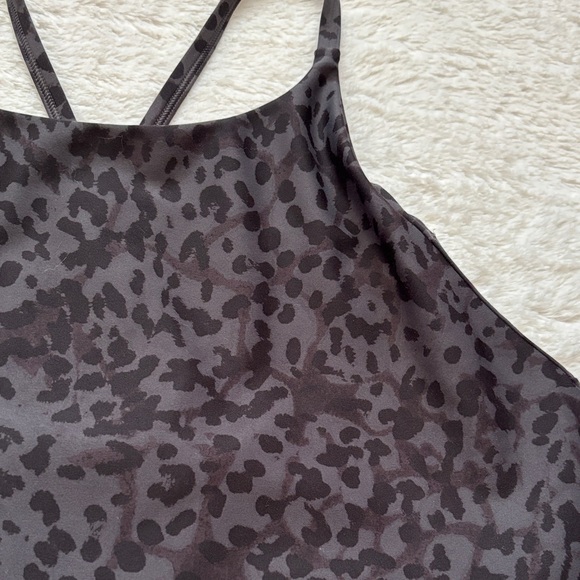 Old Navy Athletic Black Leopard Print Crop Top. Size XL - Picture 2 of 6